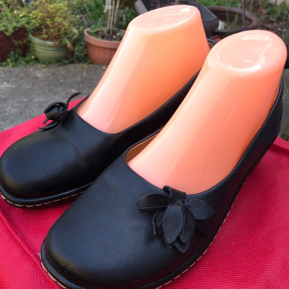 KB & Company Black Leather Sandals Size 7.5